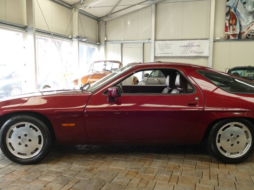 Image 3/18 of Porsche 928 S (1982)