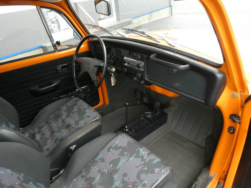 Image 12/29 of Volkswagen Beetle 1302 (1972)