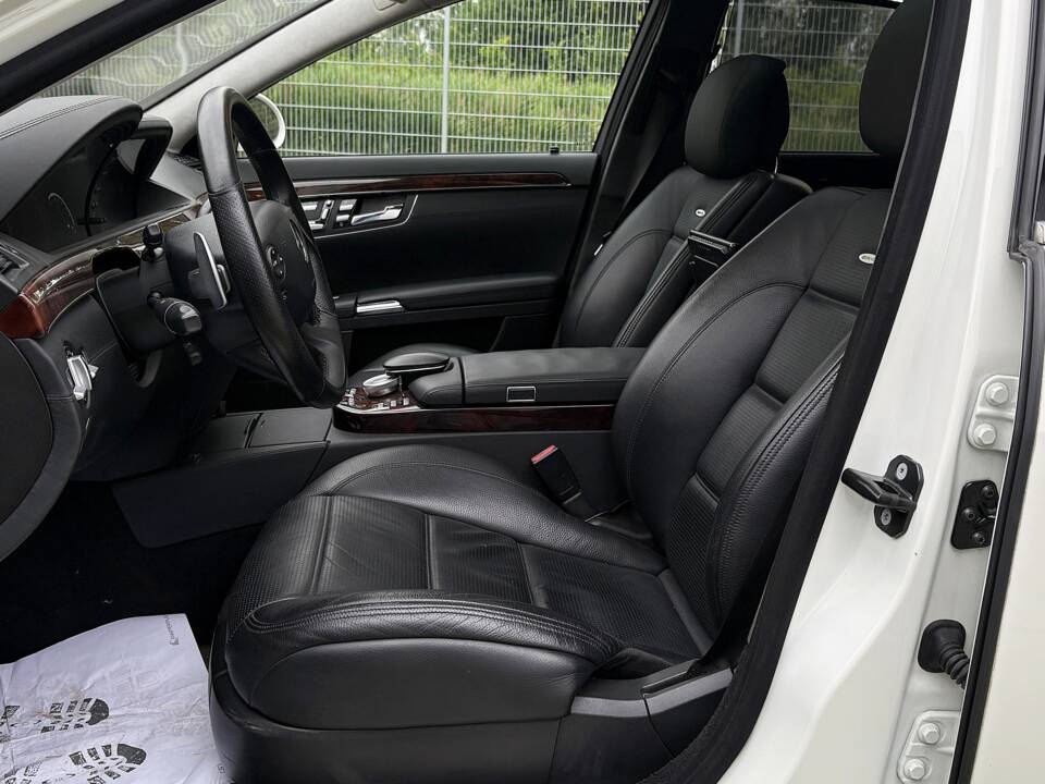 Bild 10/29 von Mercedes-Benz S 63 AMG (2007)
