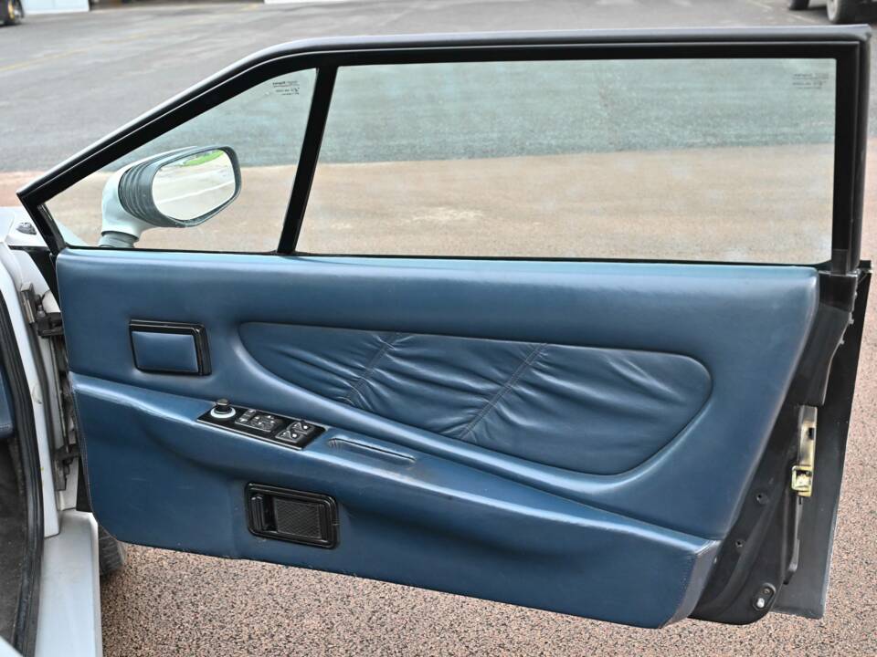 Image 27/50 of Lotus Esprit SE (1990)