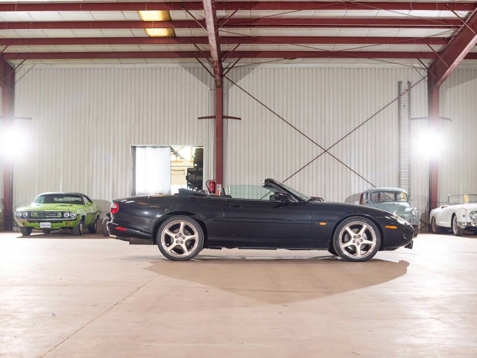 Bild 9/55 von Jaguar XKR (2000)