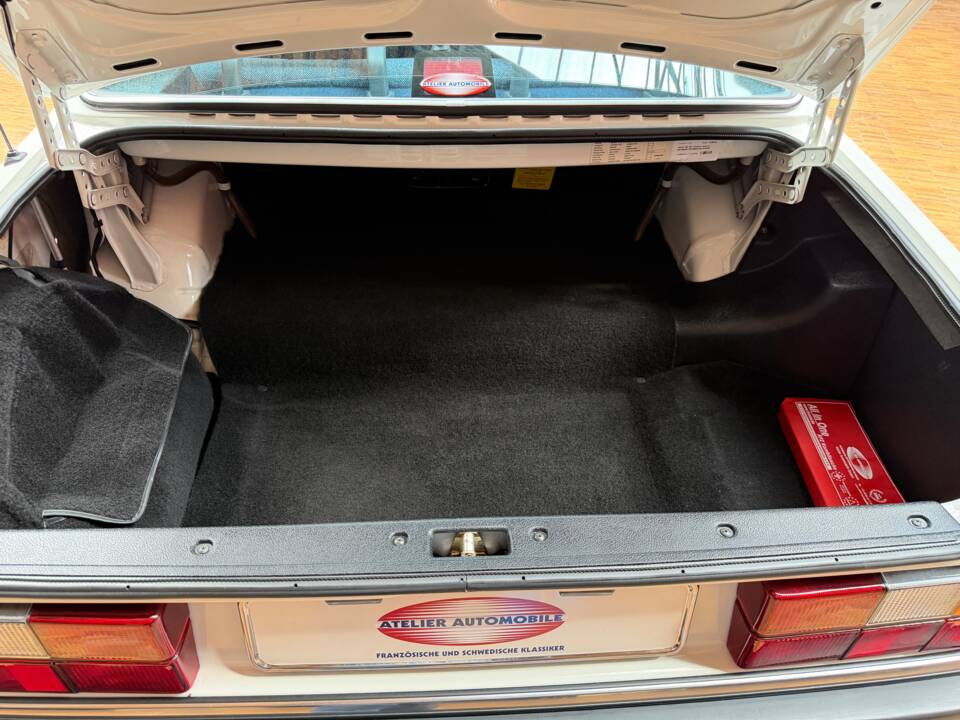 Bild 28/43 von Volvo 240 (1989)