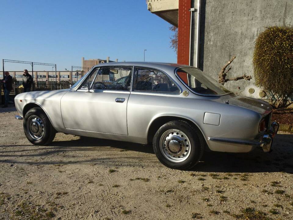 Bild 7/50 von Alfa Romeo 1750 GT Veloce (1971)