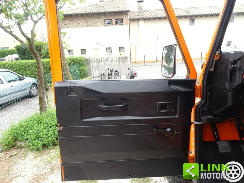 Image 36/38 of Land Rover 90 (1987)