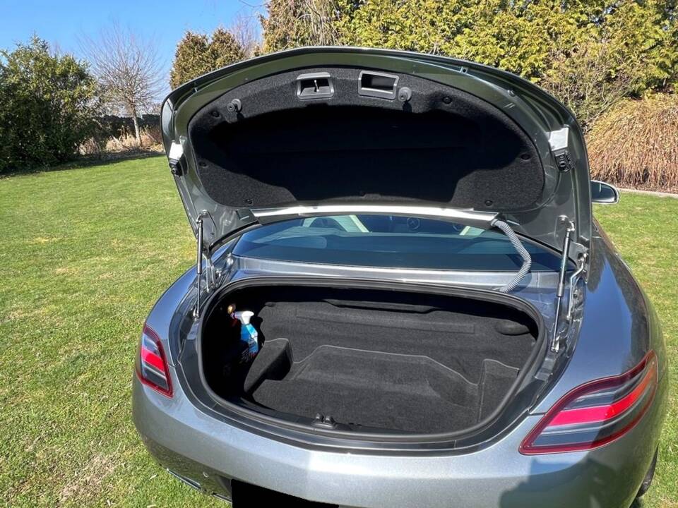 Mercedes-Benz SLS AMG  Coupé Flügeltürer alubeam silver (MB 047) 2010