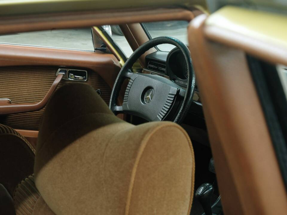 Image 45/50 de Mercedes-Benz 280 SE (1975)