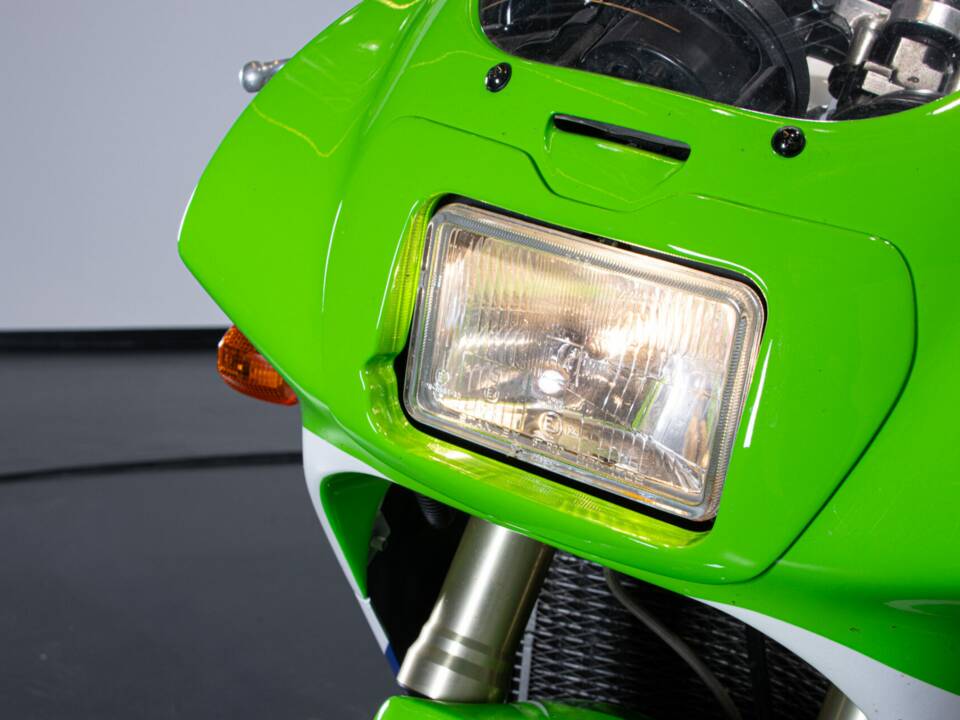 Image 16/50 of Kawasaki ZX-R 400 (1990)