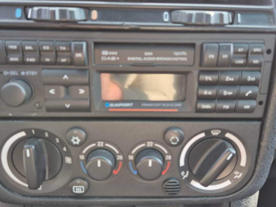 Image 33/49 of BMW 318is "Class II" (1994)