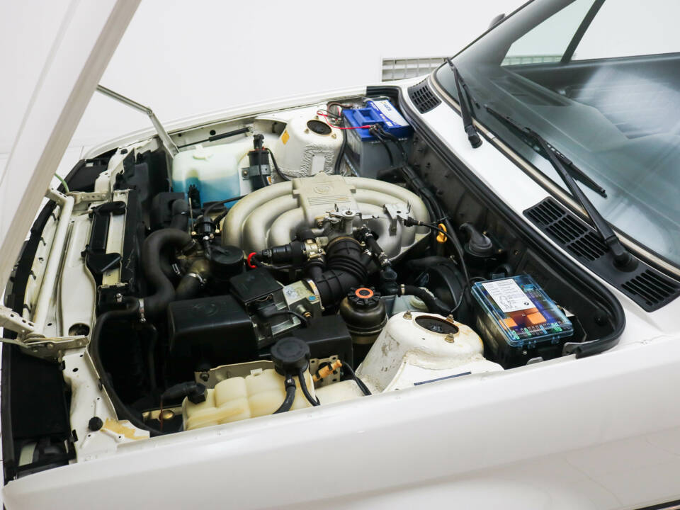 Imagen 11/22 de BMW 325i (1989)