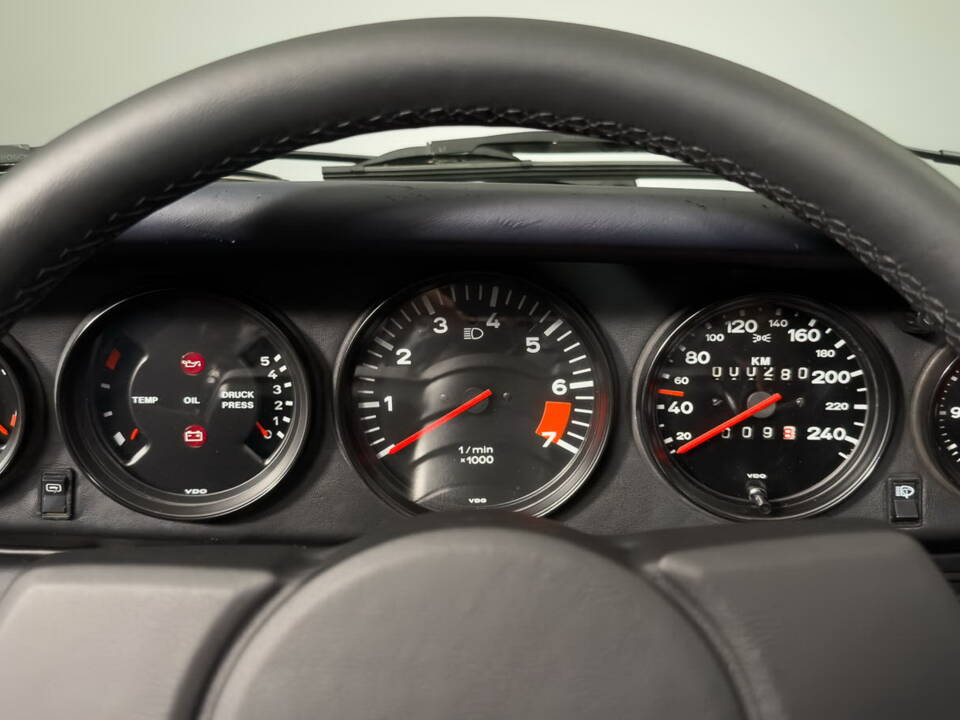 Image 26/41 of Porsche 911 SC 3.0 (1982)