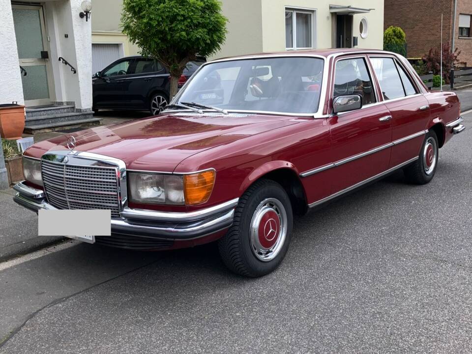 Image 2/15 de Mercedes-Benz 280 SE (1977)