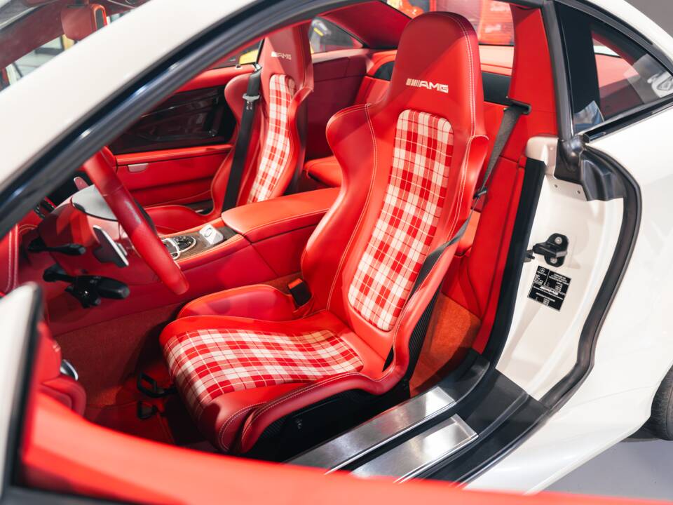 Afbeelding 42/47 van Mercedes-Benz SL 65 AMG Black Series (2010)