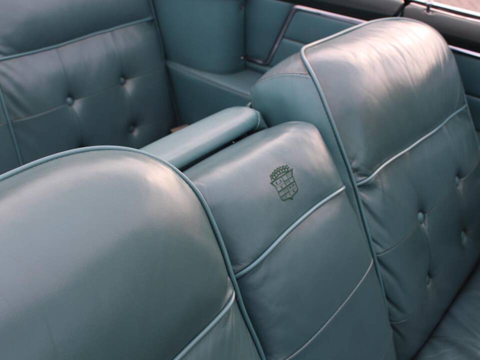 Image 15/29 of Cadillac 62 Convertible (1963)