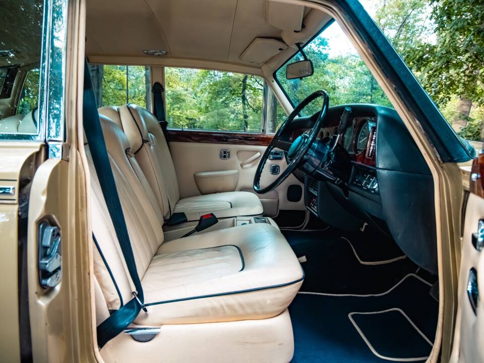 Image 25/36 de Rolls-Royce Silver Shadow II (1980)