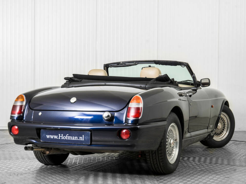 Immagine 40/50 di MG RV8 (1991)