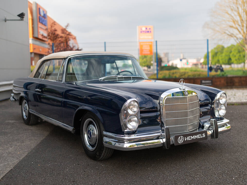 Image 28/30 of Mercedes-Benz 250 SE (1967)