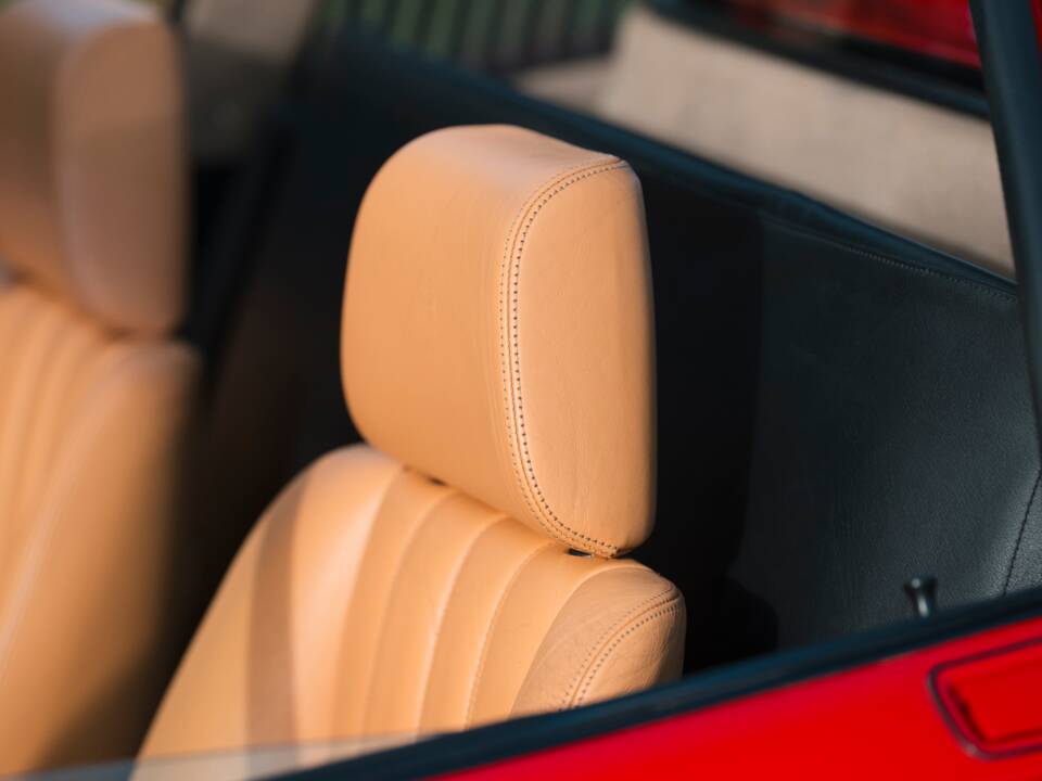 Afbeelding 14/41 van Ferrari 328 GTS (1989)