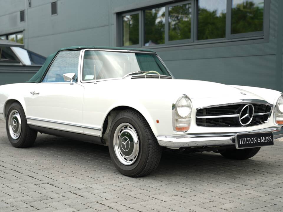Image 11/50 de Mercedes-Benz 280 SL (1968)
