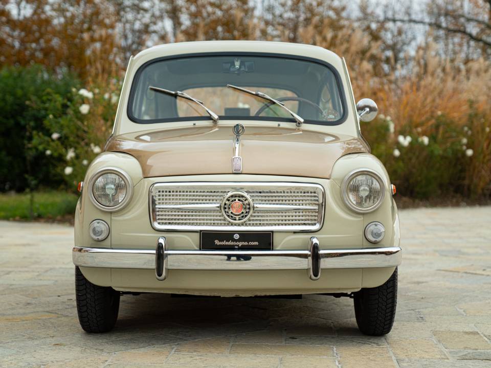 Image 2/43 de FIAT 600 D (1965)