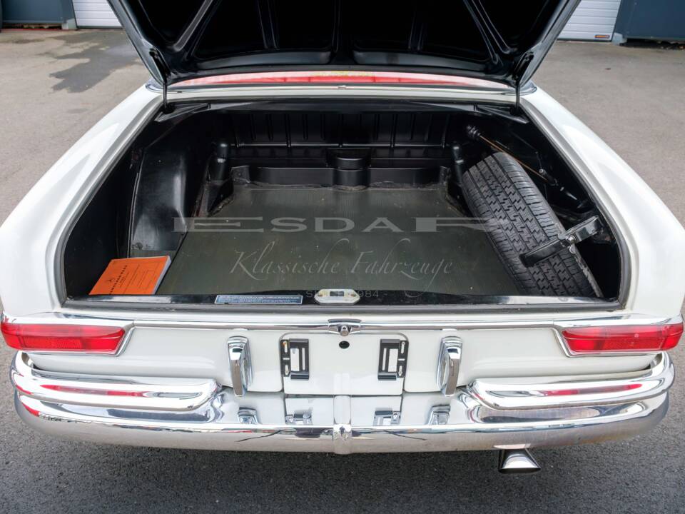 Image 13/24 de Mercedes-Benz 220 SE b (1963)