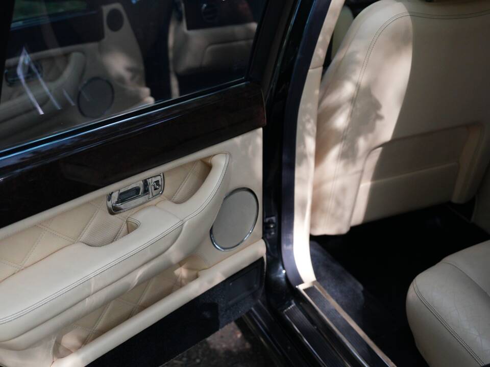 Image 43/50 of Bentley Arnage T (2004)