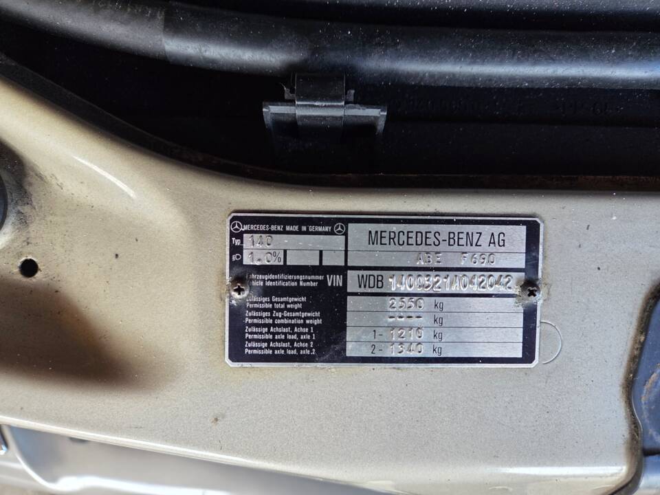 Image 9/103 de Mercedes-Benz 300 SE (1991)