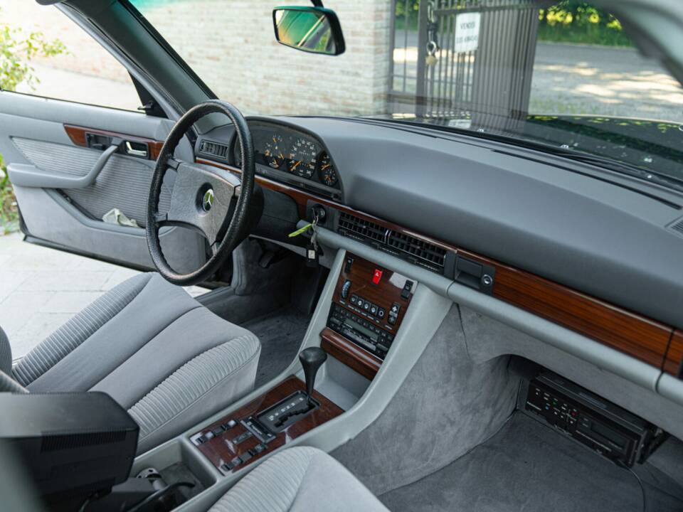 Image 23/50 of Mercedes-Benz 500 SEL (1985)