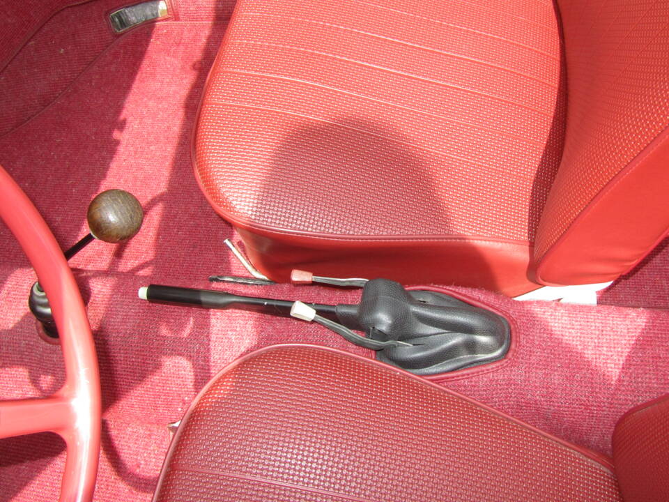 Image 28/45 of Volkswagen Karmann Ghia 1300 (1965)