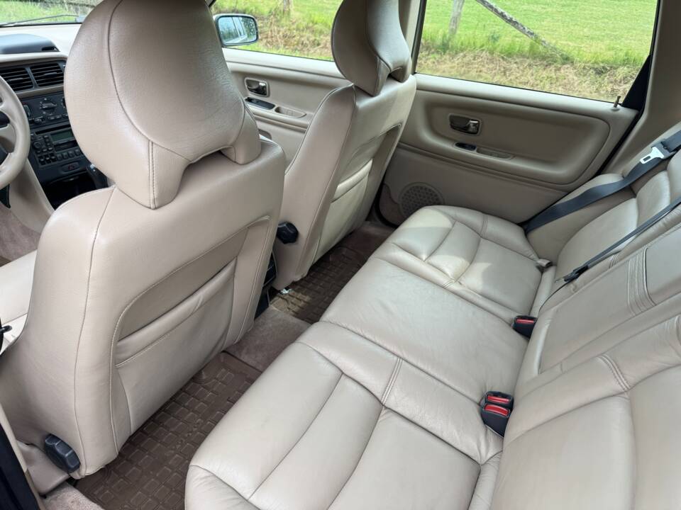 Image 4/20 of Volvo V 70 XC 2.5T (1998)