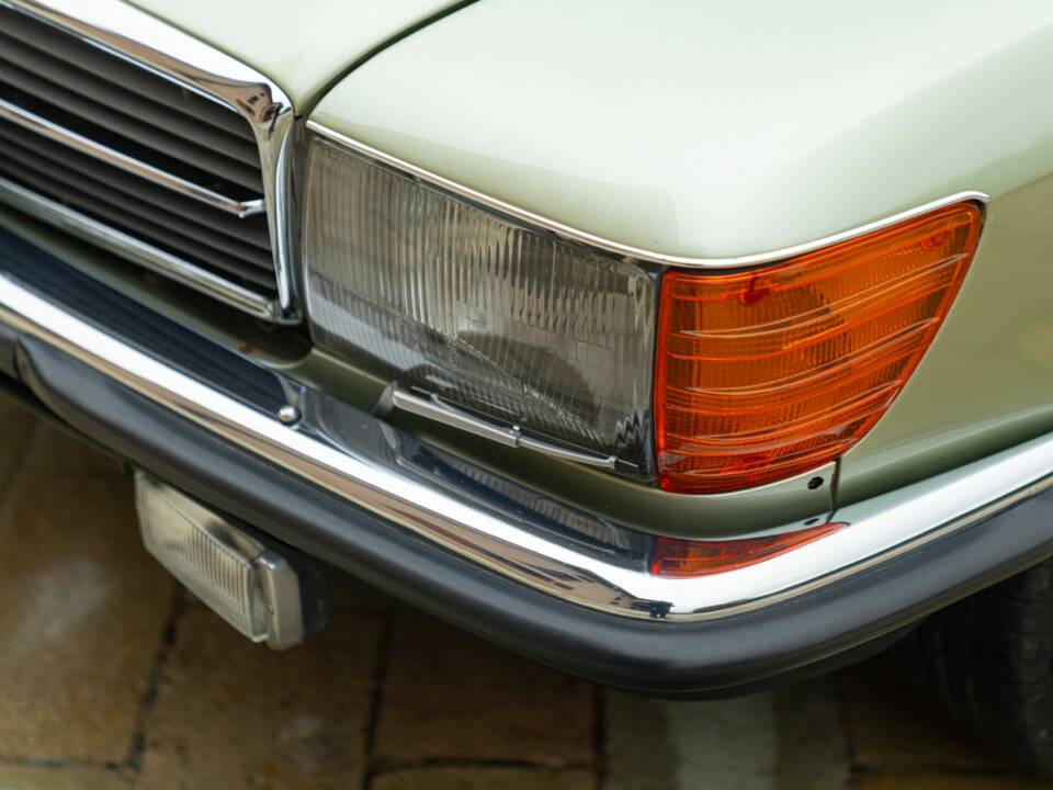 Image 13/50 of Mercedes-Benz 500 SLC (1984)