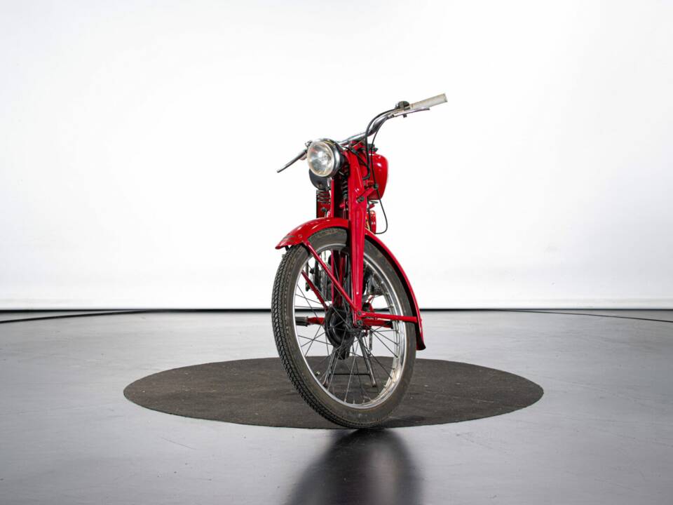 Immagine 7/50 di Moto Guzzi Motoleggera 65 (1951)