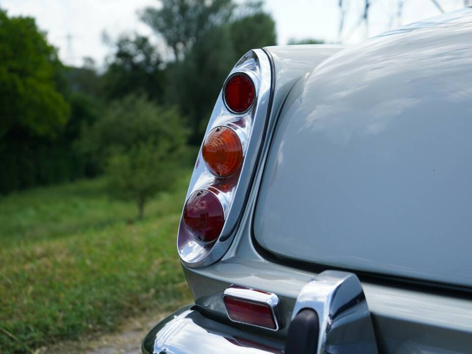 Afbeelding 30/72 van Ferrari 250 GTE (1962)