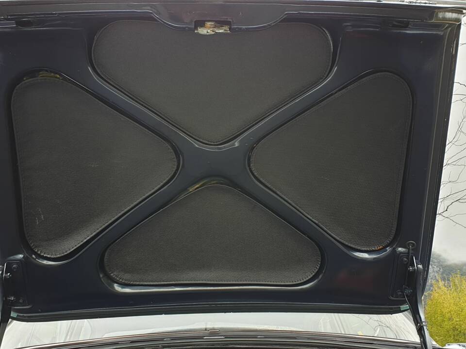 Image 31/34 of Jaguar XJ 6 4.2 (1972)