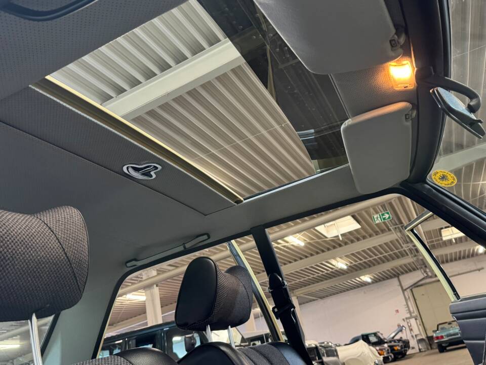 Immagine 24/35 di Mercedes-Benz 200 (1975)