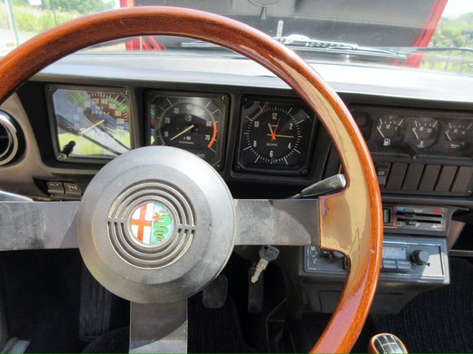 Bild 11/31 von Alfa Romeo GTV 2.0 (1982)