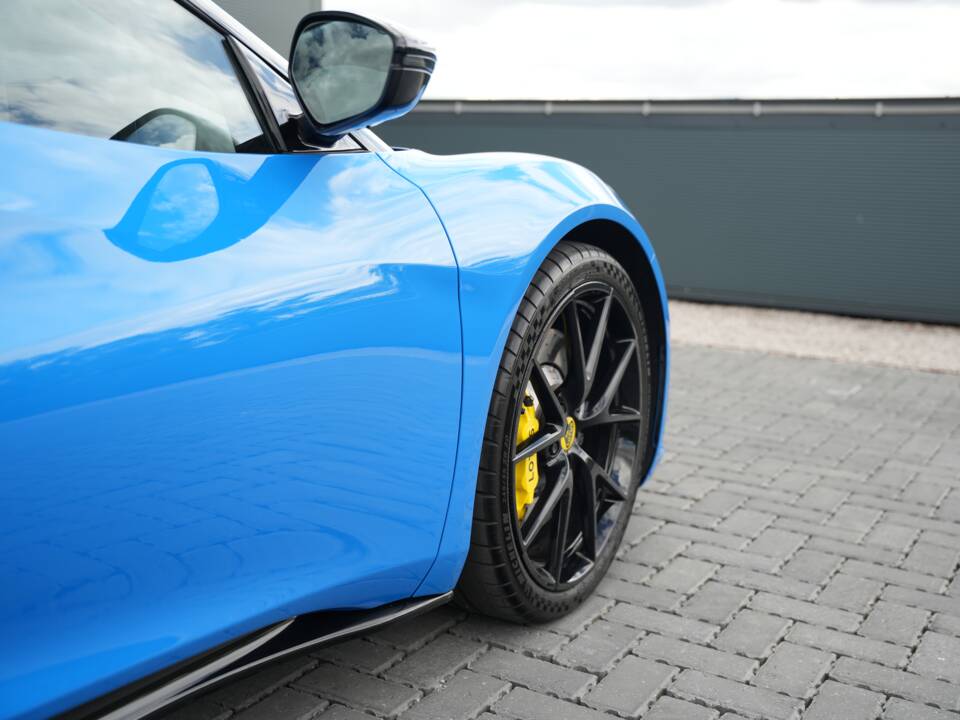 Image 43/50 of Lotus Emira "First Edition" (2022)