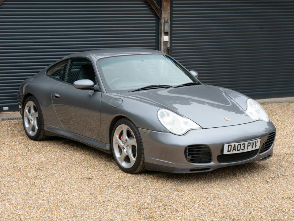 Image 32/50 of Porsche 911 Carrera 4S (2003)