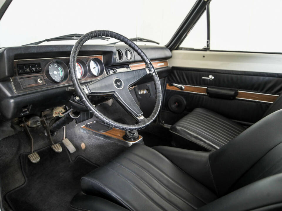 Image 11/50 of Opel Olympia 1700 S (1968)