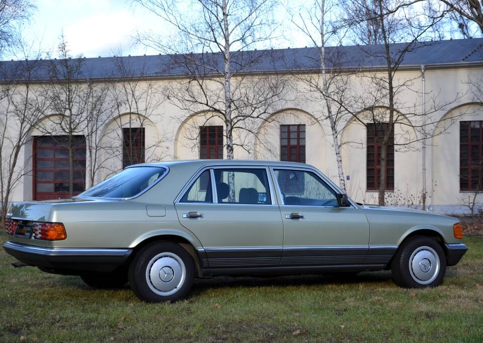 Imagen 9/25 de Mercedes-Benz 500 SEL (1984)