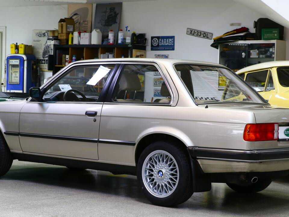 Afbeelding 8/40 van BMW 318i (1987)