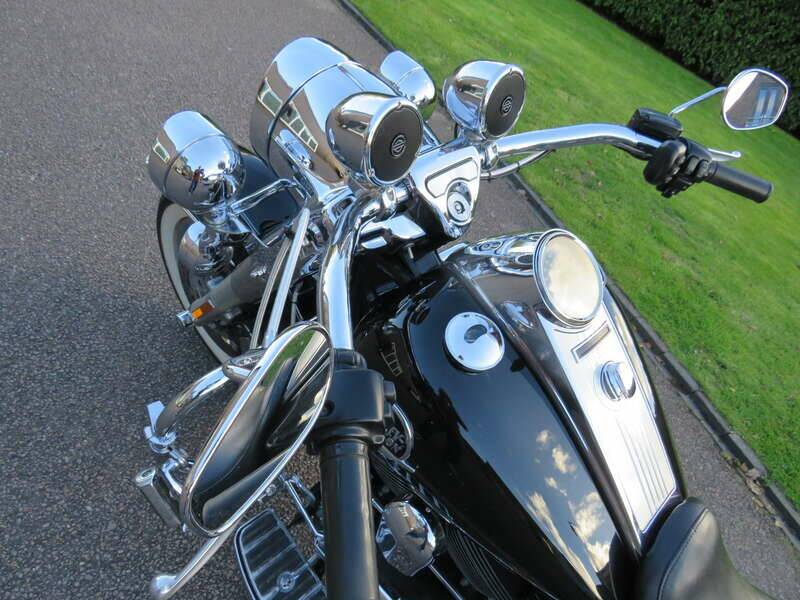 Image 8/43 of Harley-Davidson FLHR Road King (2009)