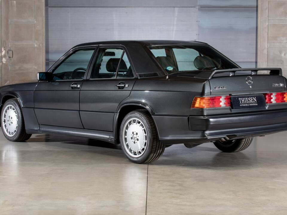 Image 7/23 de Mercedes-Benz 190 E 2.5-16 (1989)