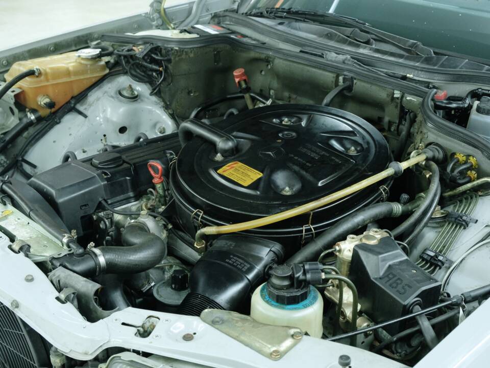 Bild 20/50 von Mercedes-Benz 300 SEL (1986)