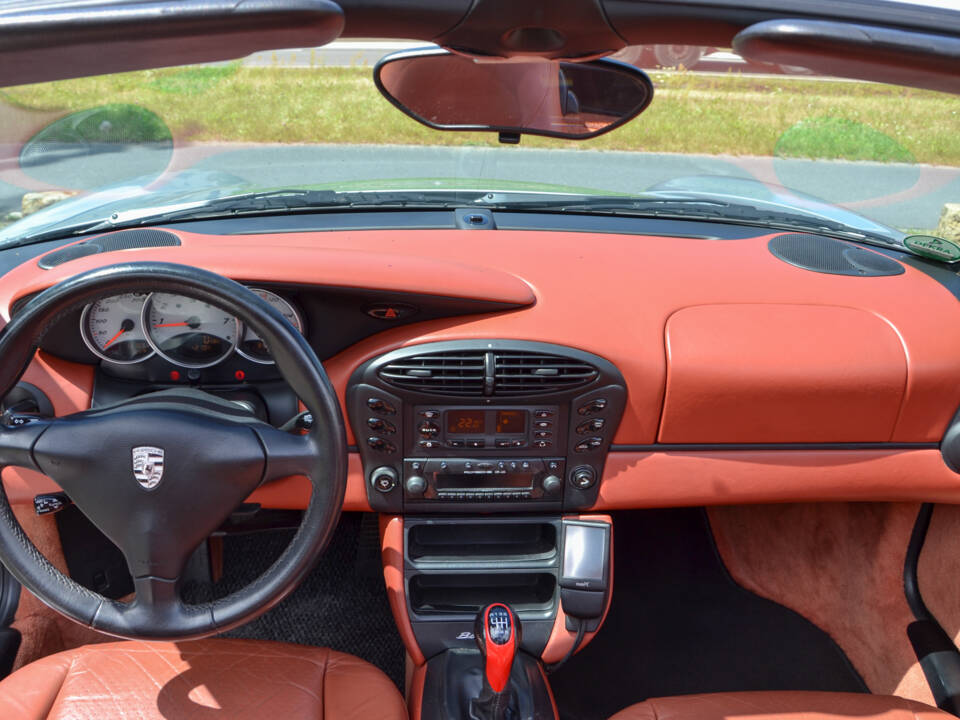 Immagine 24/30 di Porsche Boxster S (2000)