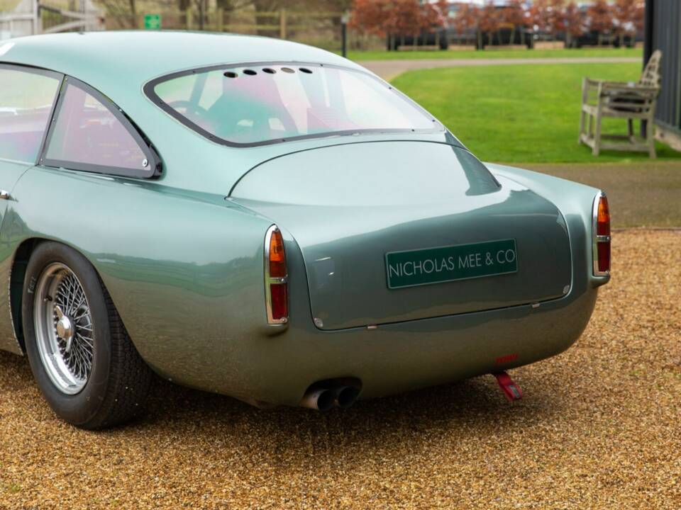 Image 29/50 de Aston Martin DB 4 Lightweight (1961)