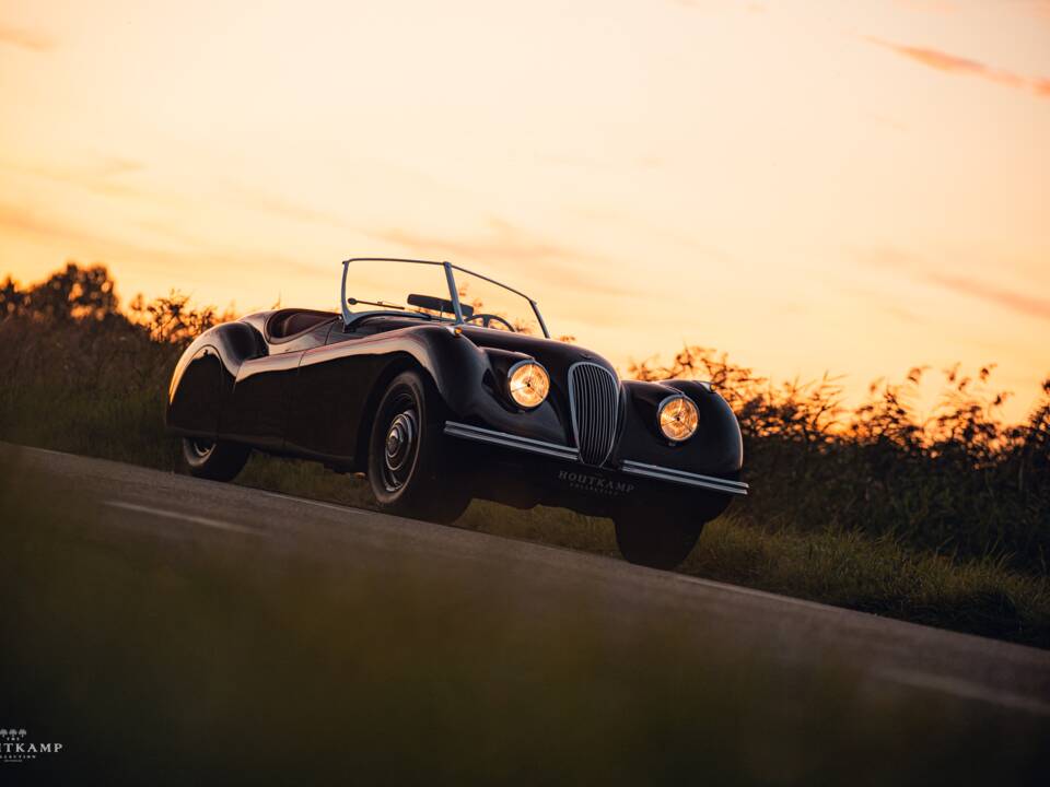 Image 2/20 of Jaguar XK 120 OTS (1950)