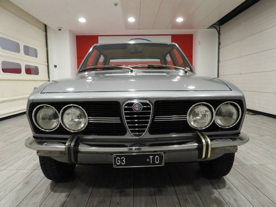 Bild 2/14 von Alfa Romeo 1750 Spider Veloce (1972)