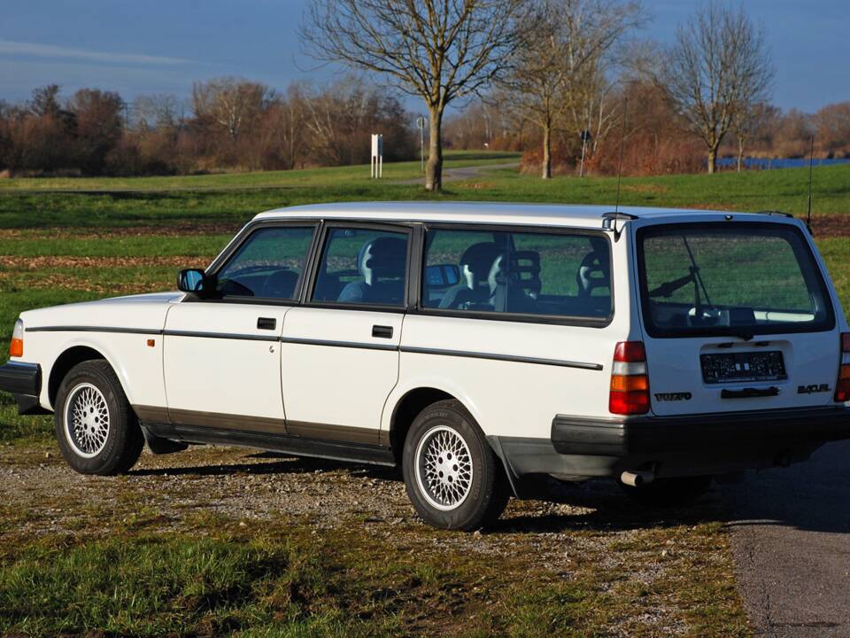Afbeelding 9/45 van Volvo 245 GL (1991)