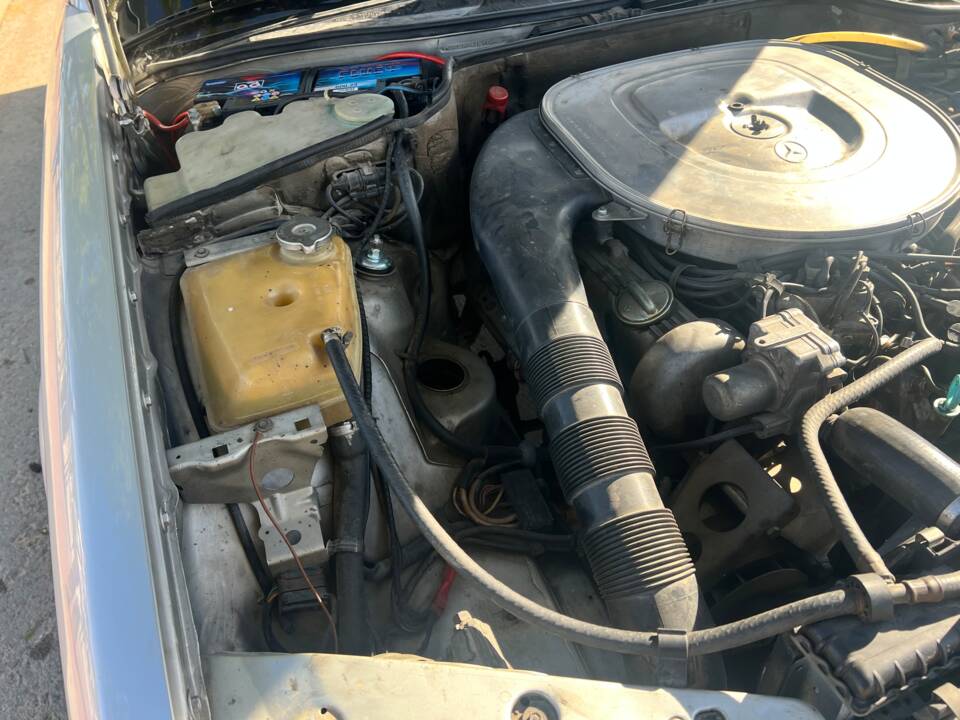 Image 45/77 of Mercedes-Benz 380 SEC (1982)