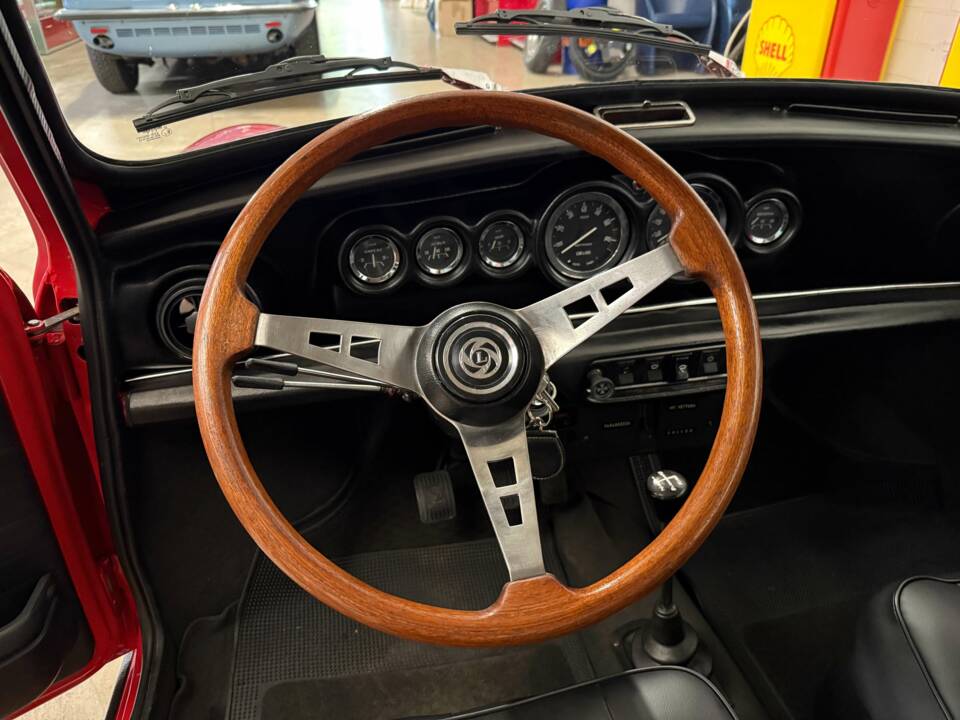 Image 9/18 de Innocenti Mini Cooper 1300 (1974)